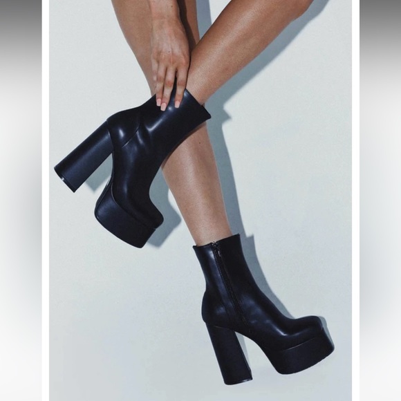 SOLD NWOT Princess Polly Garvie Platform Boots - Picture 1 of 5